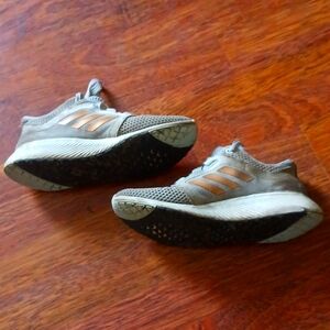 Adidas Bounce sneakers